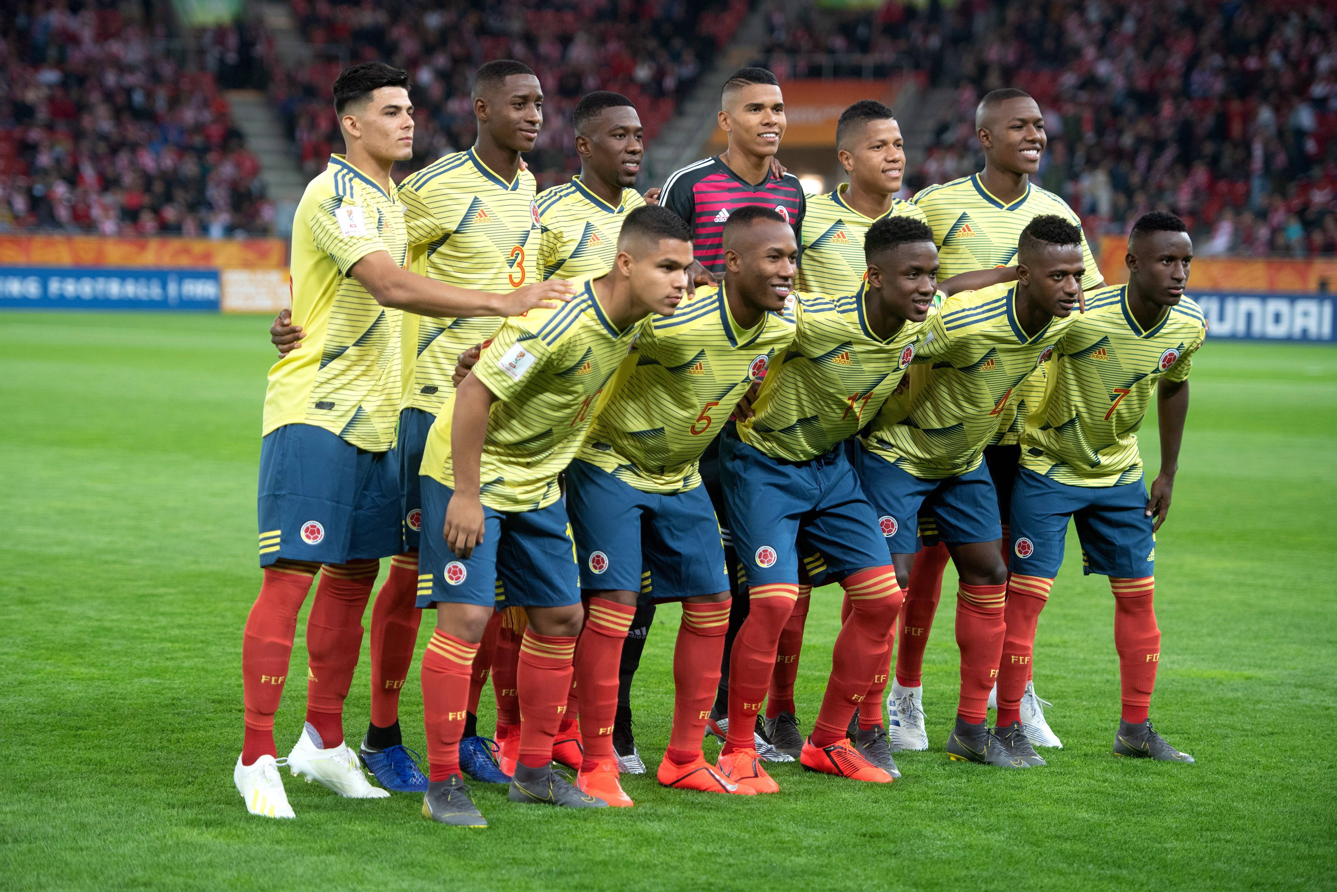 南美超级联赛火热开战，热情洋溢全场观众的简单介绍