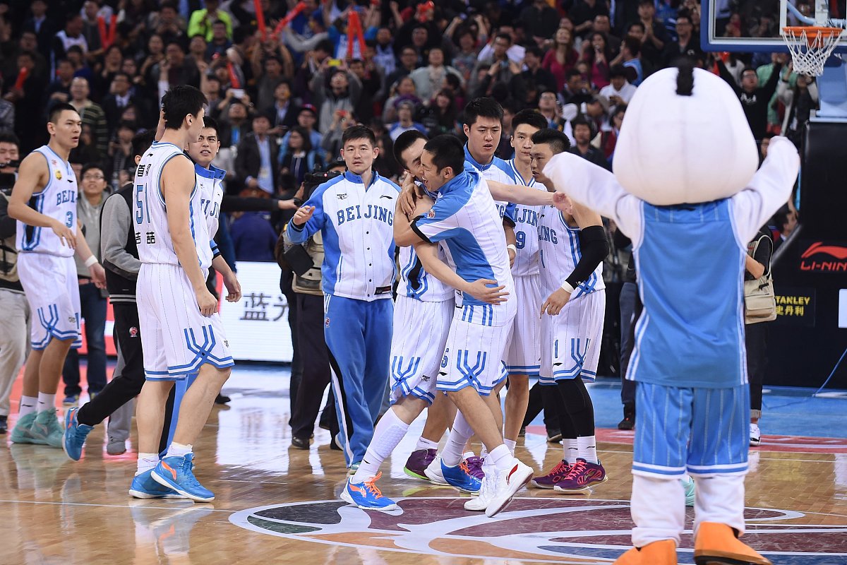 米兰体育app-包含锋无影前锋连破两球,帮助球队全面领先的词条