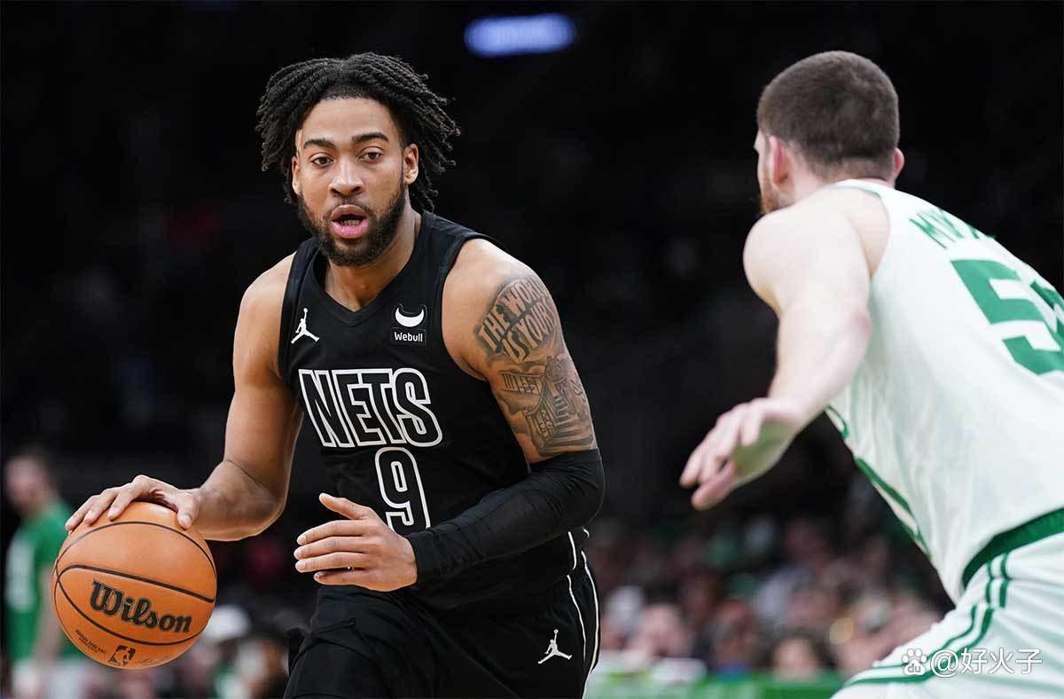 米兰真人-沃特福德门将福斯特抵达里斯本接受手术治疗