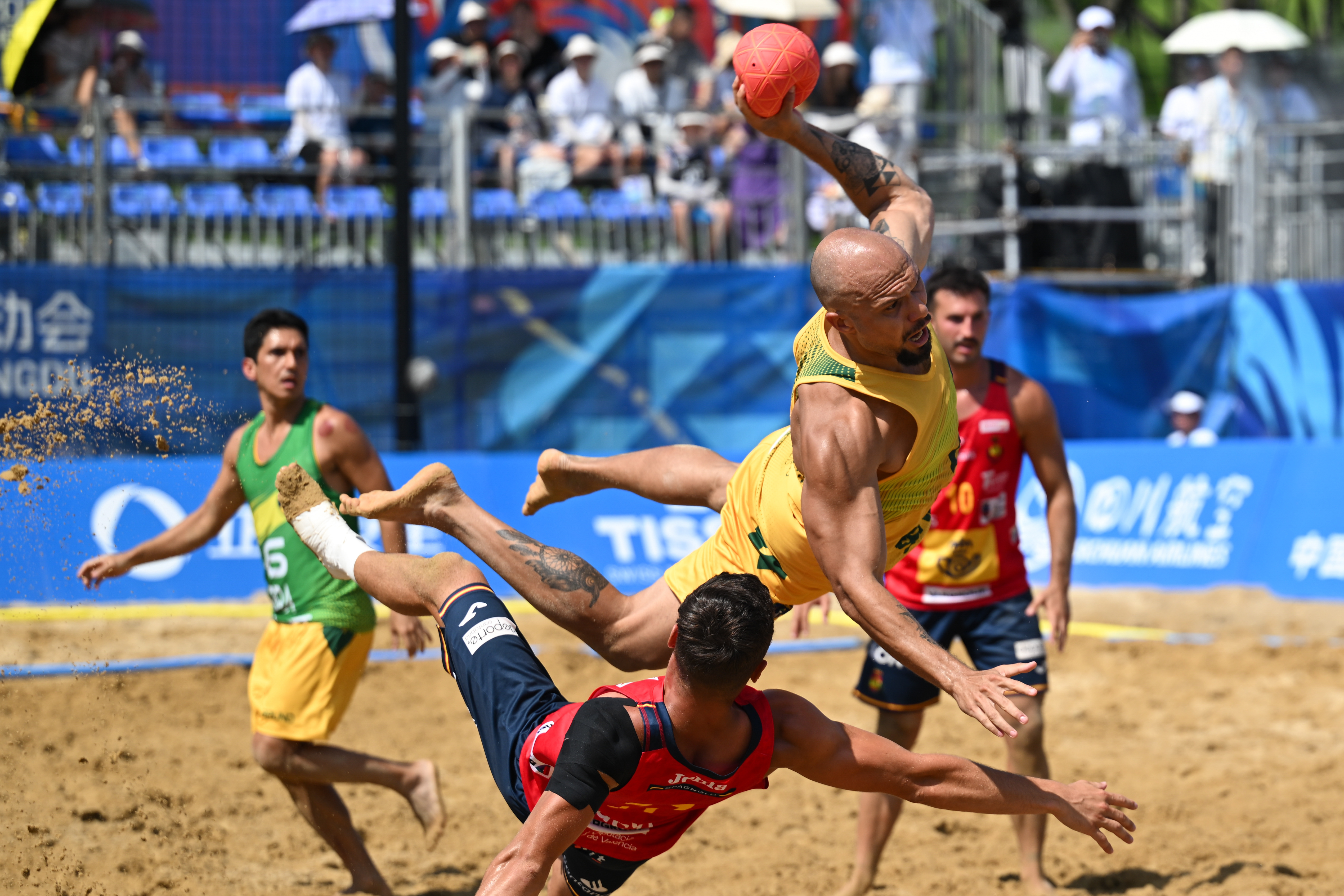 米兰体育-游泳项目赛场激烈,巴西选手勇夺金牌的简单介绍