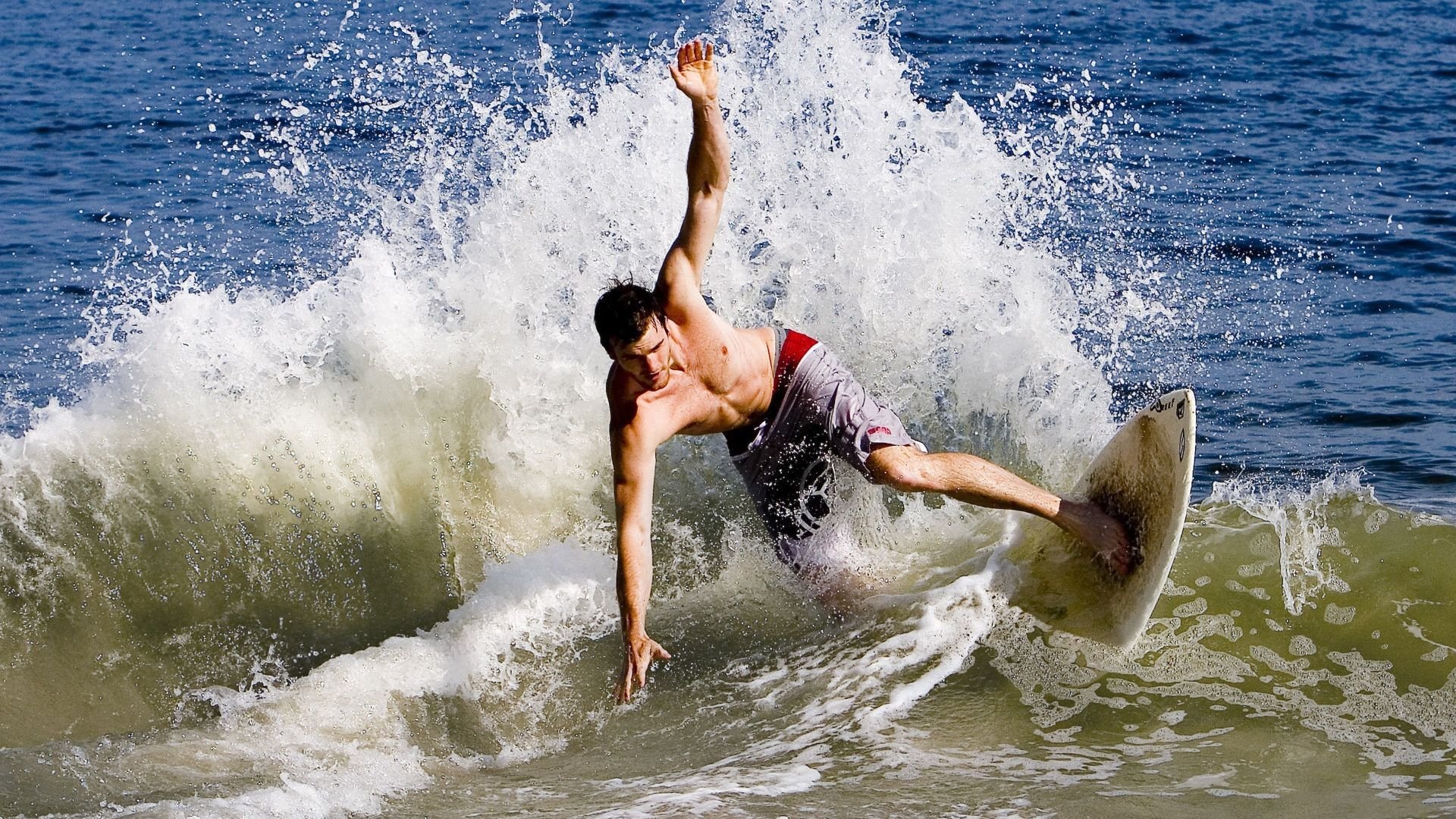 赛道上的独舞者,凯塞多如何用统治级数据点亮F1街道赛之夜